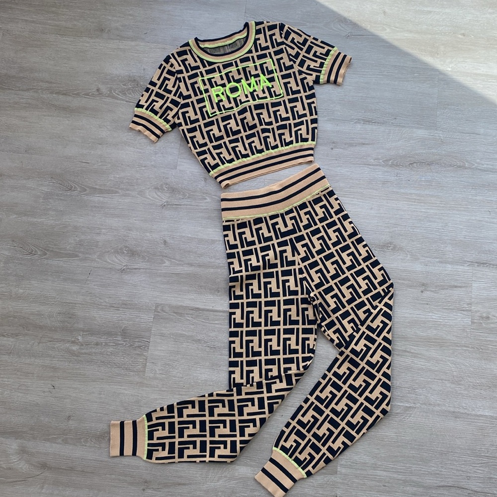 Chic & Comfy 2-Piece Printed Tracksuit Sweater Set
